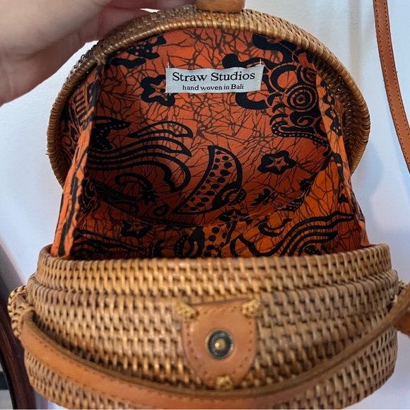 Wicker Rattan Round Purse - Picture 2 of 3